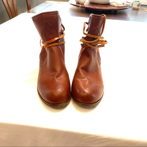 Boutique cognac western boots. Sz 6.5 Leather wraps faux leather and sue… - Picture 9 of 14